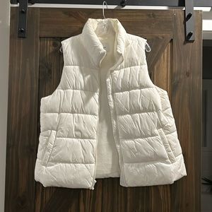 Old Navy Puffer Vest / XL / white